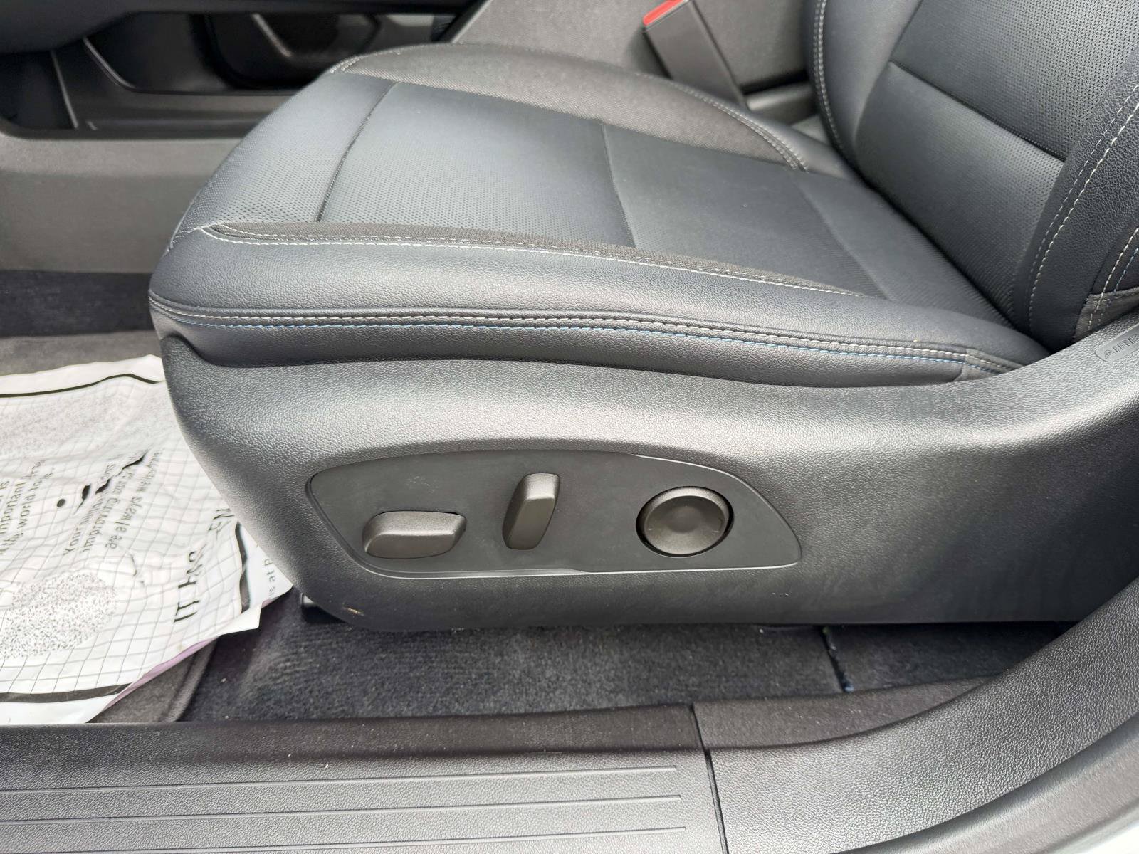 Used 2025 Chevrolet Equinox EV LT w/ Convenience Package FWD image 22