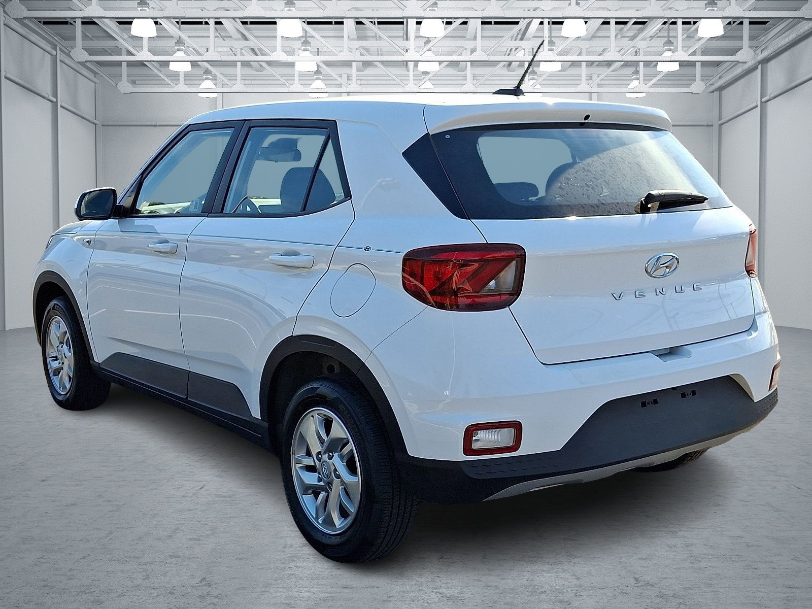 Certified 2025 Hyundai Venue SE image 4