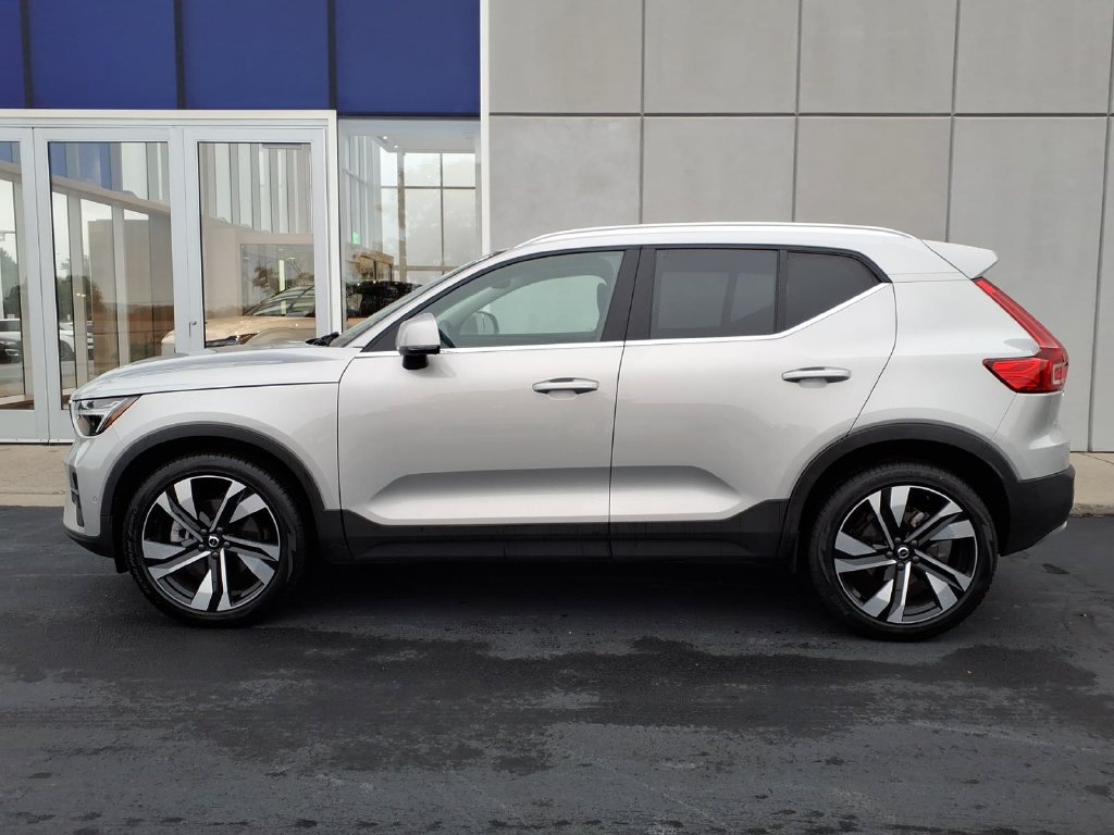Certified 2023 Volvo XC40 B5 Ultimate w/ Climate Package AWD/4WD image 3