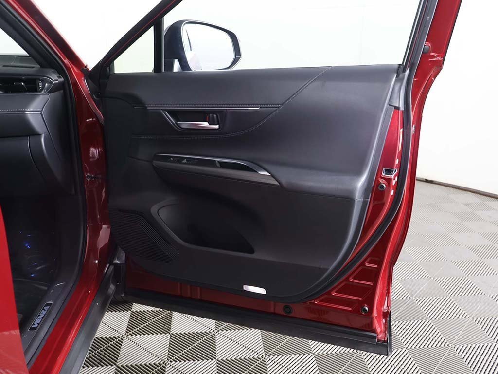 Used 2023 Toyota Venza Nightshade image 22