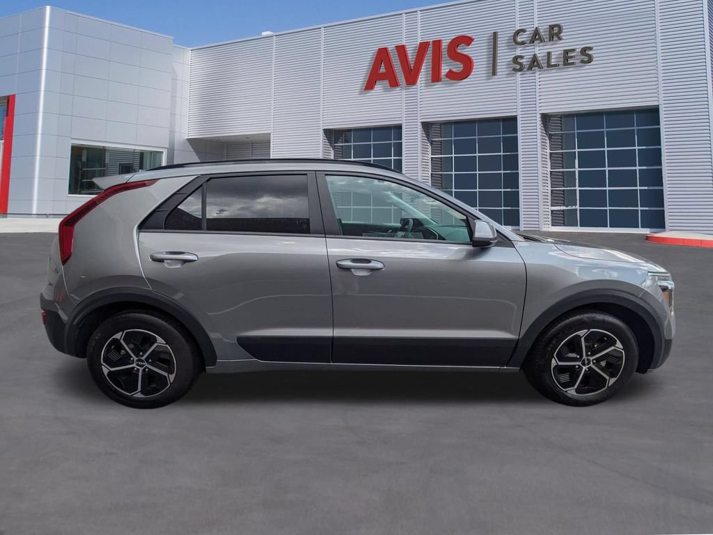 Used 2025 Kia Niro LX FWD image 5