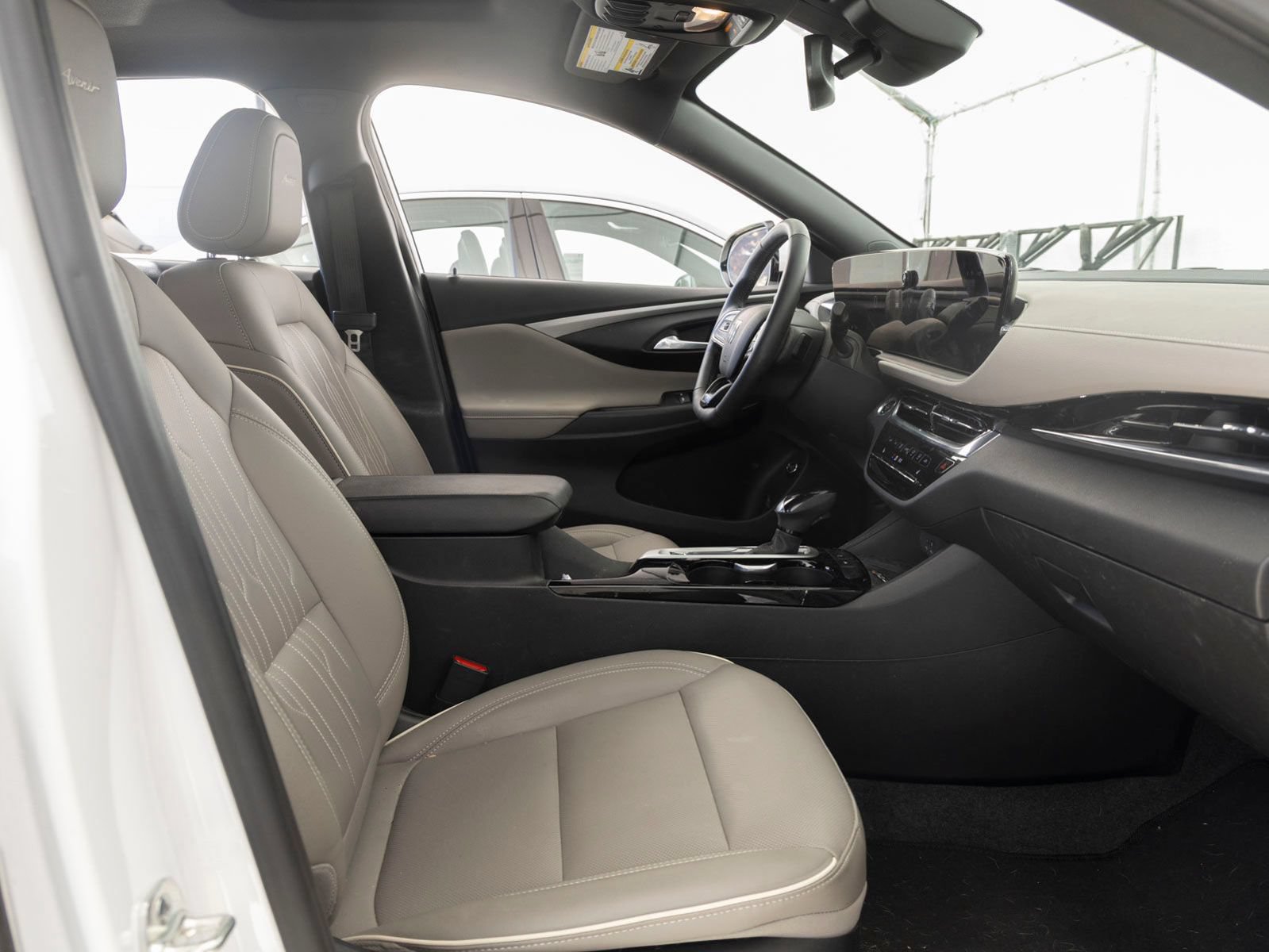 Used 2025 Buick Envista Avenir FWD image 27