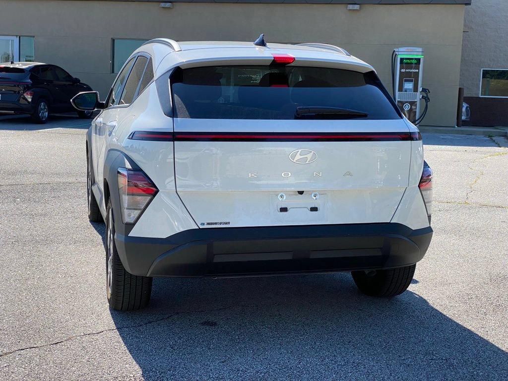 Used 2025 Hyundai Kona SEL FWD image 5