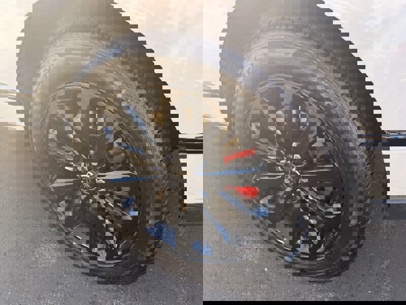 Used 2016 Land Rover Range Rover HSE image 28