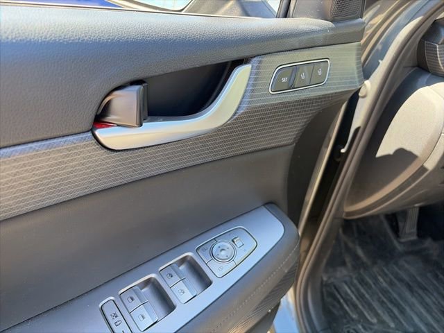 Used 2023 Hyundai Palisade Limited w/ Cargo Package image 11