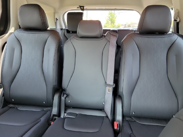 New 2027 Kia Carnival EX FWD image 11