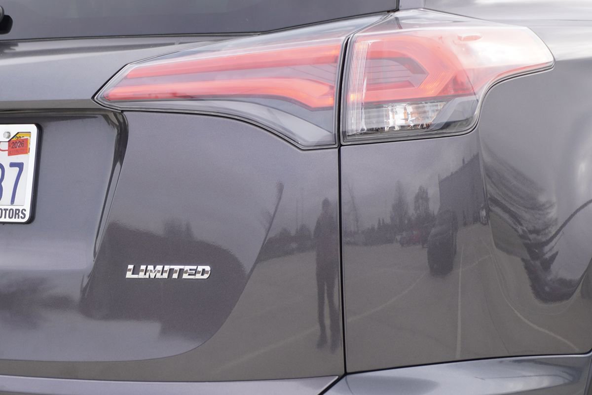 Used 2016 Toyota RAV4 Limited FWD image 9