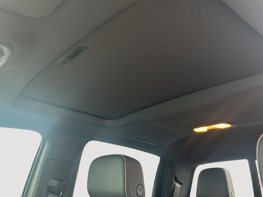 Used 2023 GMC Canyon Denali image 4