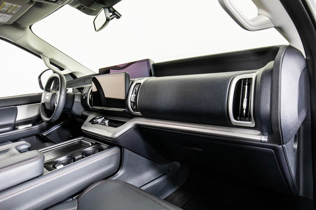 Used 2025 Ford Expedition Active image 19