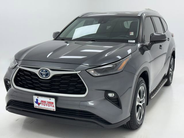 Used 2023 Toyota Highlander XLE FWD image 4