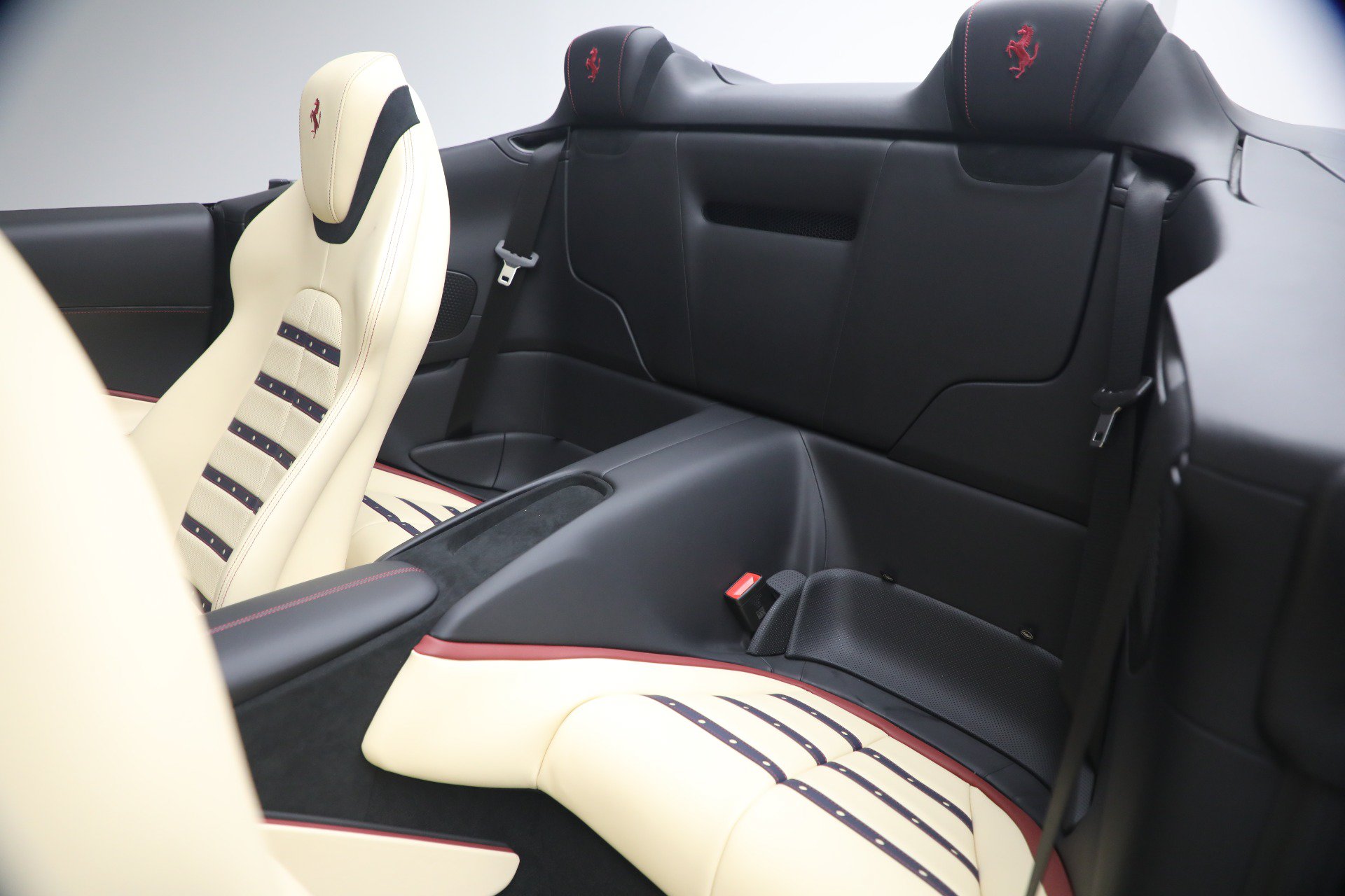 Certified 2025 Ferrari Roma Spider RWD image 16
