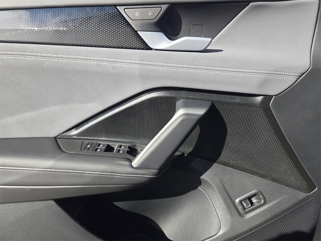 New 2026 Volkswagen Tiguan SE R-Line image 19