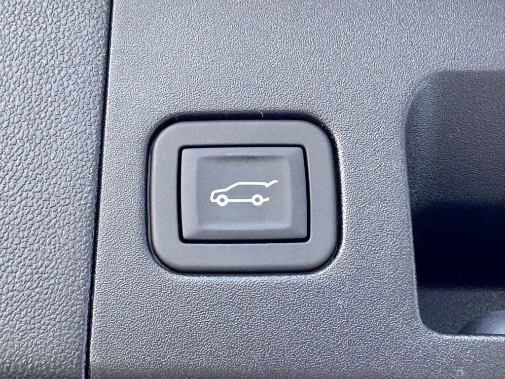 New 2026 Cadillac XT5 Premium Luxury w/ LPO, Floor Liner Package FWD image 38