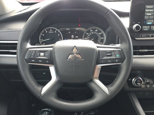 Used 2024 Mitsubishi Outlander SE image 11