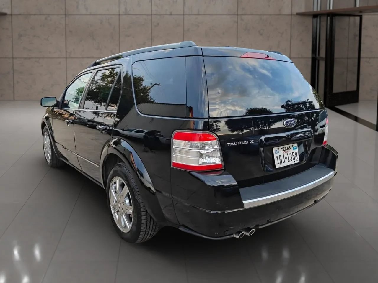 Used 2008 Ford Taurus X Limited FWD image 2
