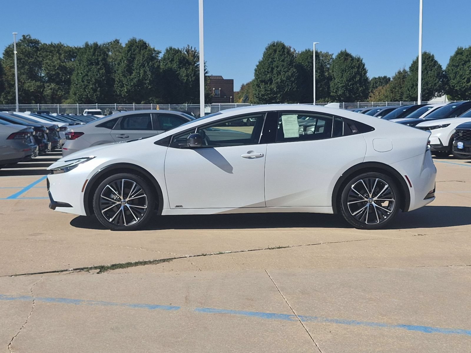 Used 2025 Toyota Prius XLE AWD/4WD image 9