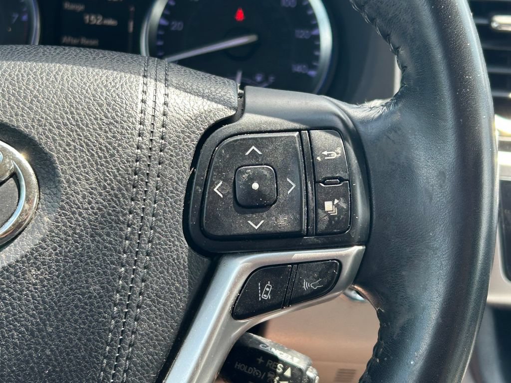 Used 2018 Toyota Highlander Limited FWD image 42
