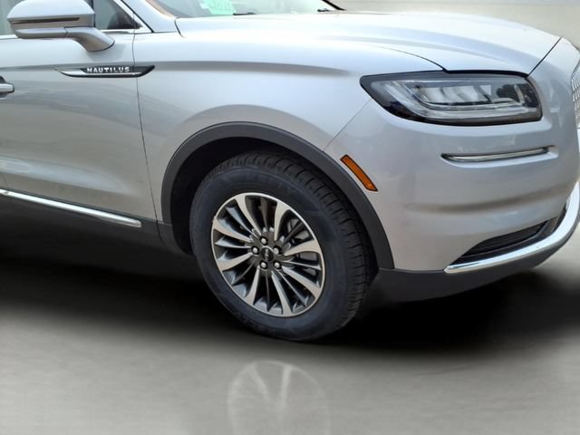 Used 2023 Lincoln Nautilus FWD image 4