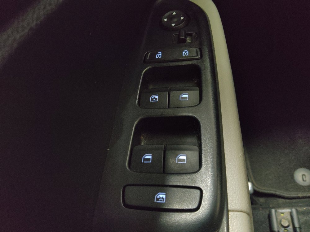 Used 2022 Hyundai Venue SEL FWD image 27