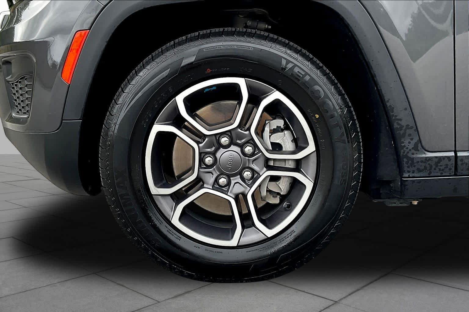Used 2022 Jeep Grand Cherokee Trailhawk AWD/4WD image 21