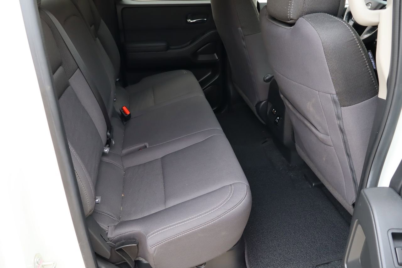 Used 2024 Nissan Frontier SV w/ SV Convenience Package RWD image 17