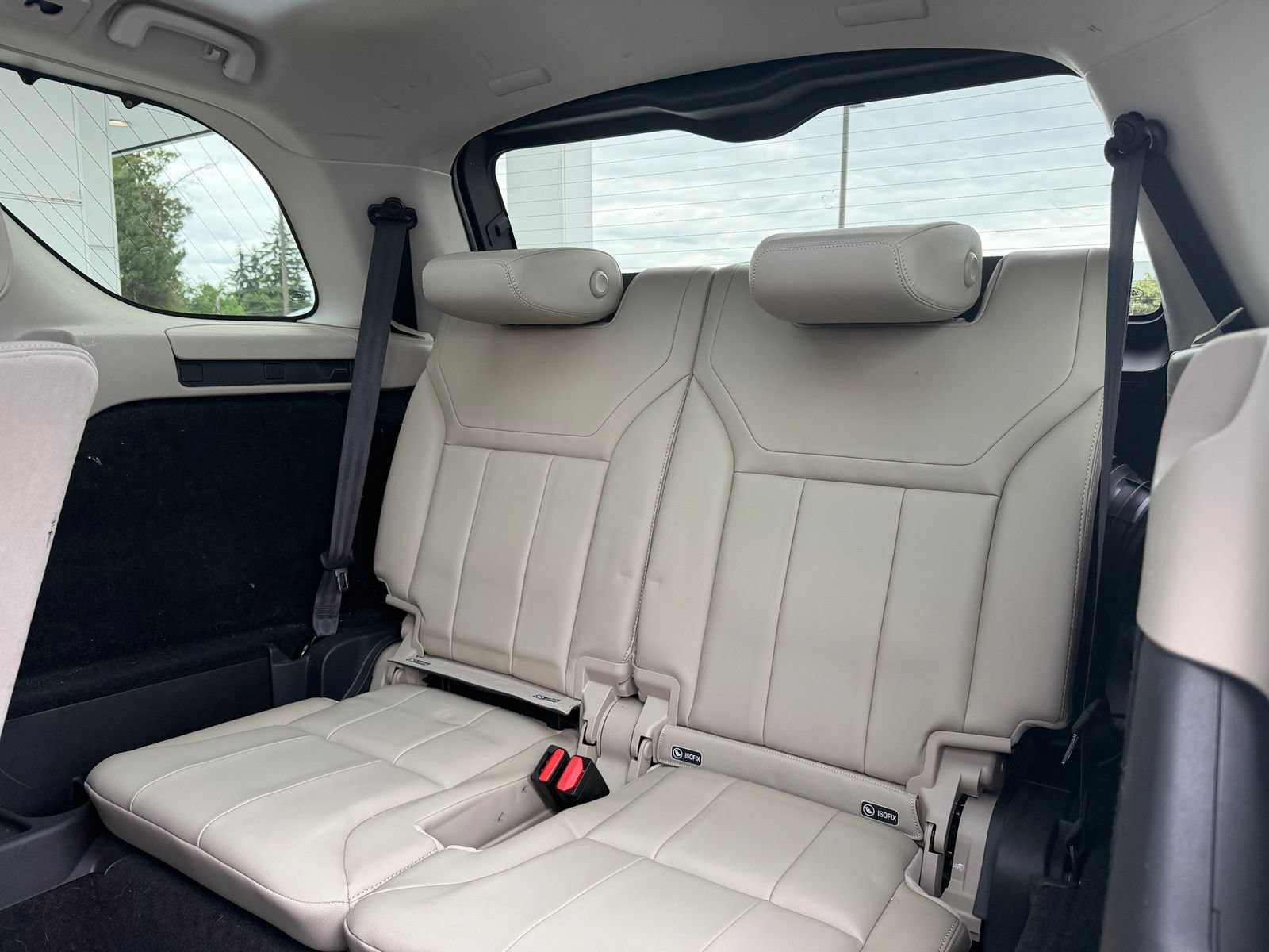 Used 2019 Land Rover Discovery SE AWD/4WD image 19