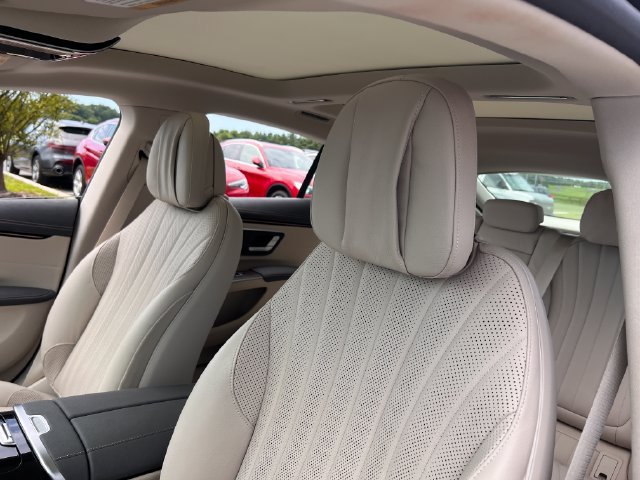 Used 2022 Mercedes-Benz EQS 450+ Sedan image 13