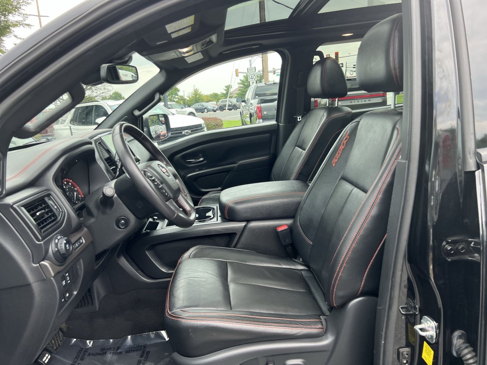 Used 2021 Nissan Titan PRO-4X w/ Pro-4x Convenience Package AWD/4WD image 13