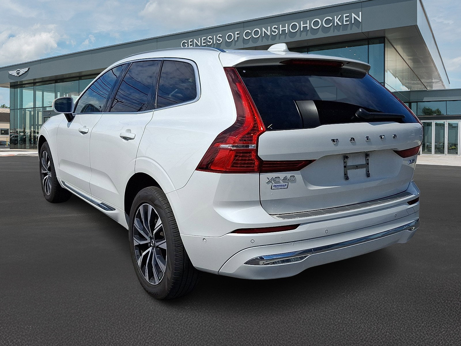 Used 2023 Volvo XC60 B5 Plus AWD/4WD image 4