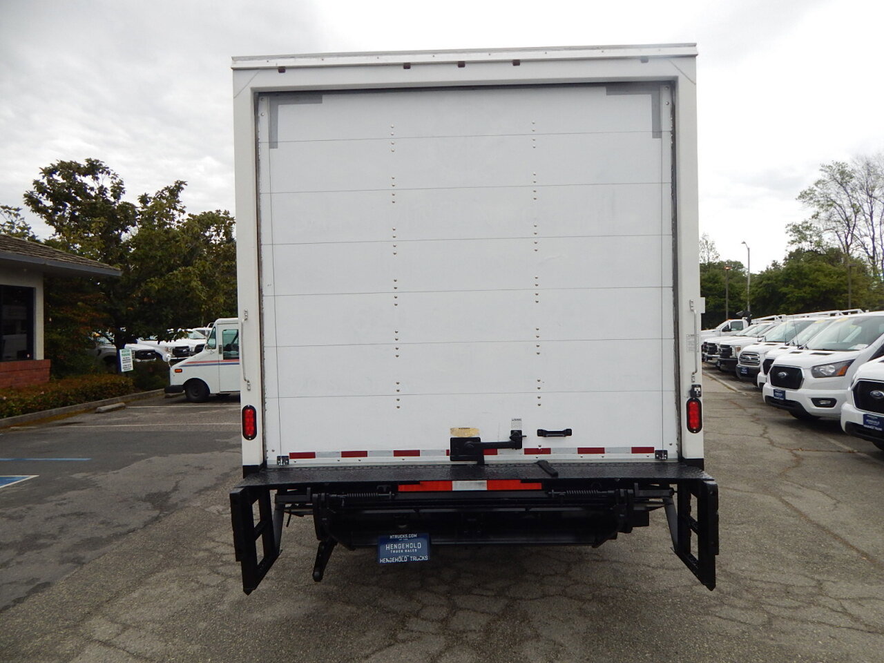 Used 2018 Isuzu NPR image 7