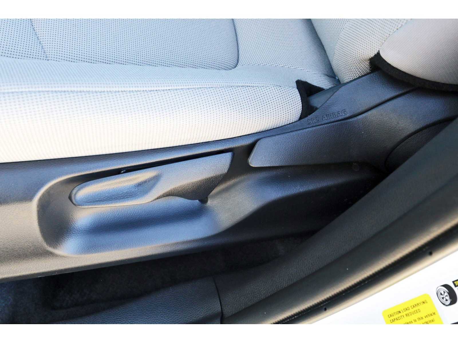 Used 2025 Toyota Corolla Cross L image 26