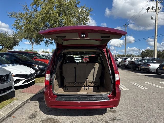 Used 2016 Chrysler Town & Country Touring image 18