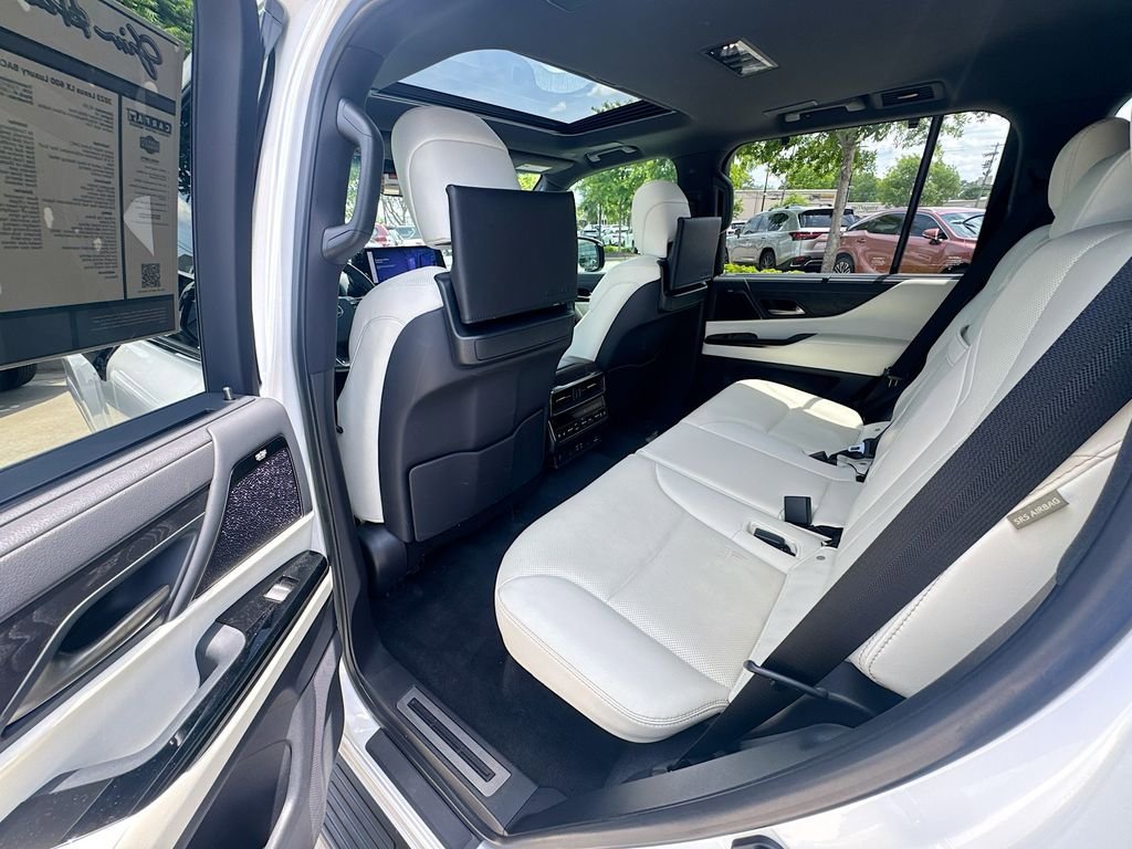 Used 2023 Lexus LX 600 4WD w/ Luxury Package image 32
