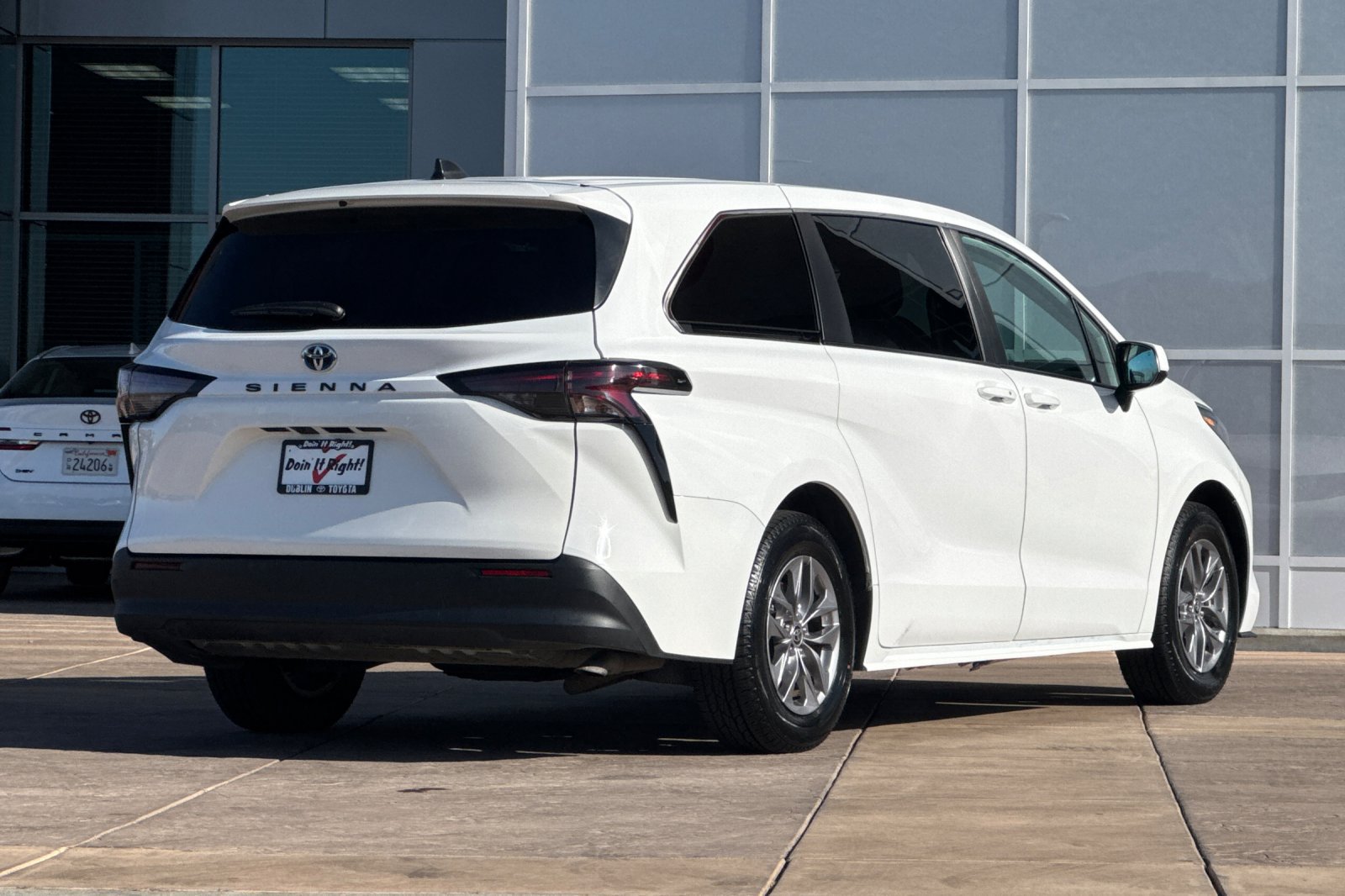 Certified 2024 Toyota Sienna LE AWD/4WD image 4