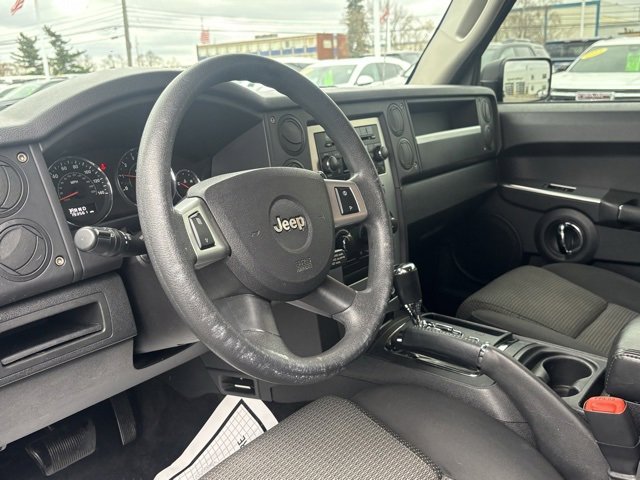 Used 2009 Jeep Commander Sport image 13