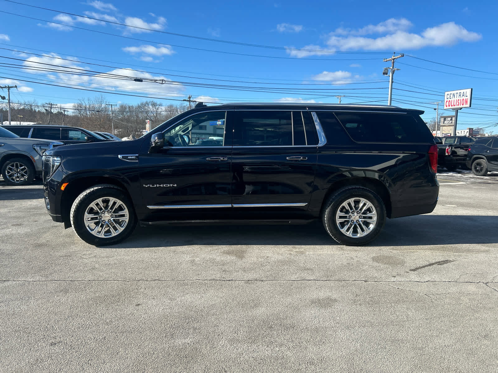Certified 2022 GMC Yukon XL SLT w/ SLT Premium Package image 4