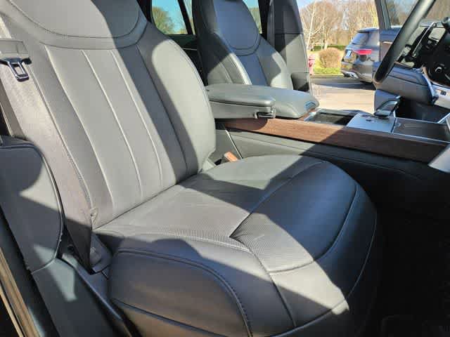 Used 2025 Land Rover Range Rover SE AWD/4WD image 24