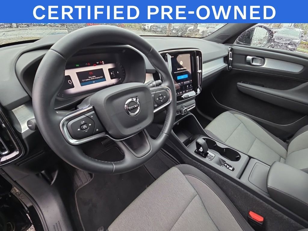 Used 2025 Volvo XC40 B5 Core AWD/4WD image 7