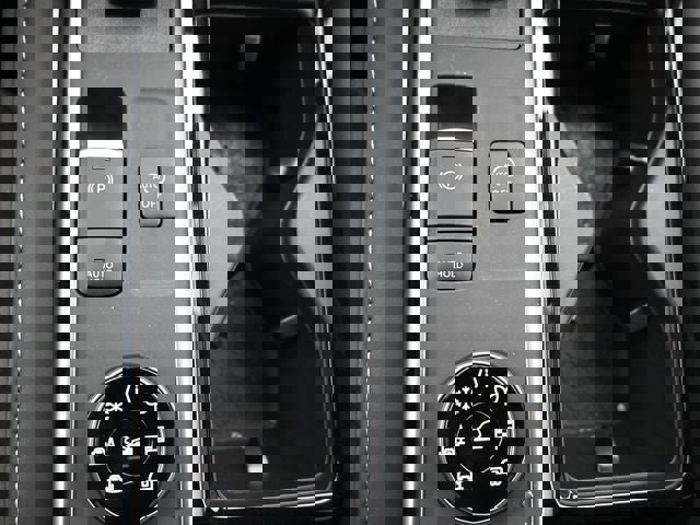 New 2026 Nissan Pathfinder SL image 17