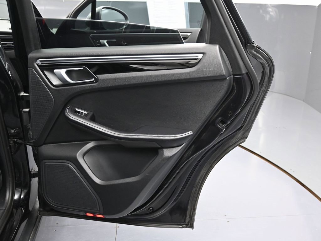 Used 2023 Porsche Macan Turbo image 41