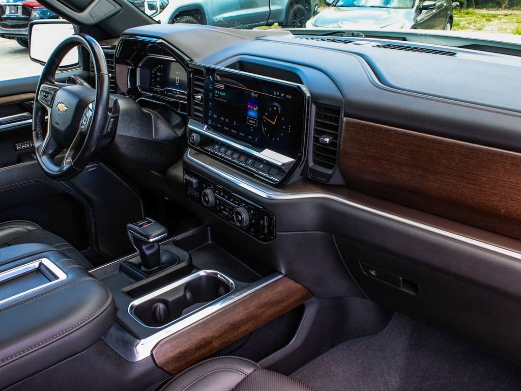 Used 2022 Chevrolet Silverado 1500 High Country w/ High Country Premium Package AWD/4WD image 40