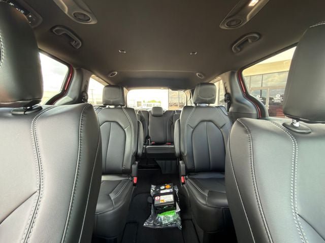 New 2026 Chrysler Voyager LX FWD image 27