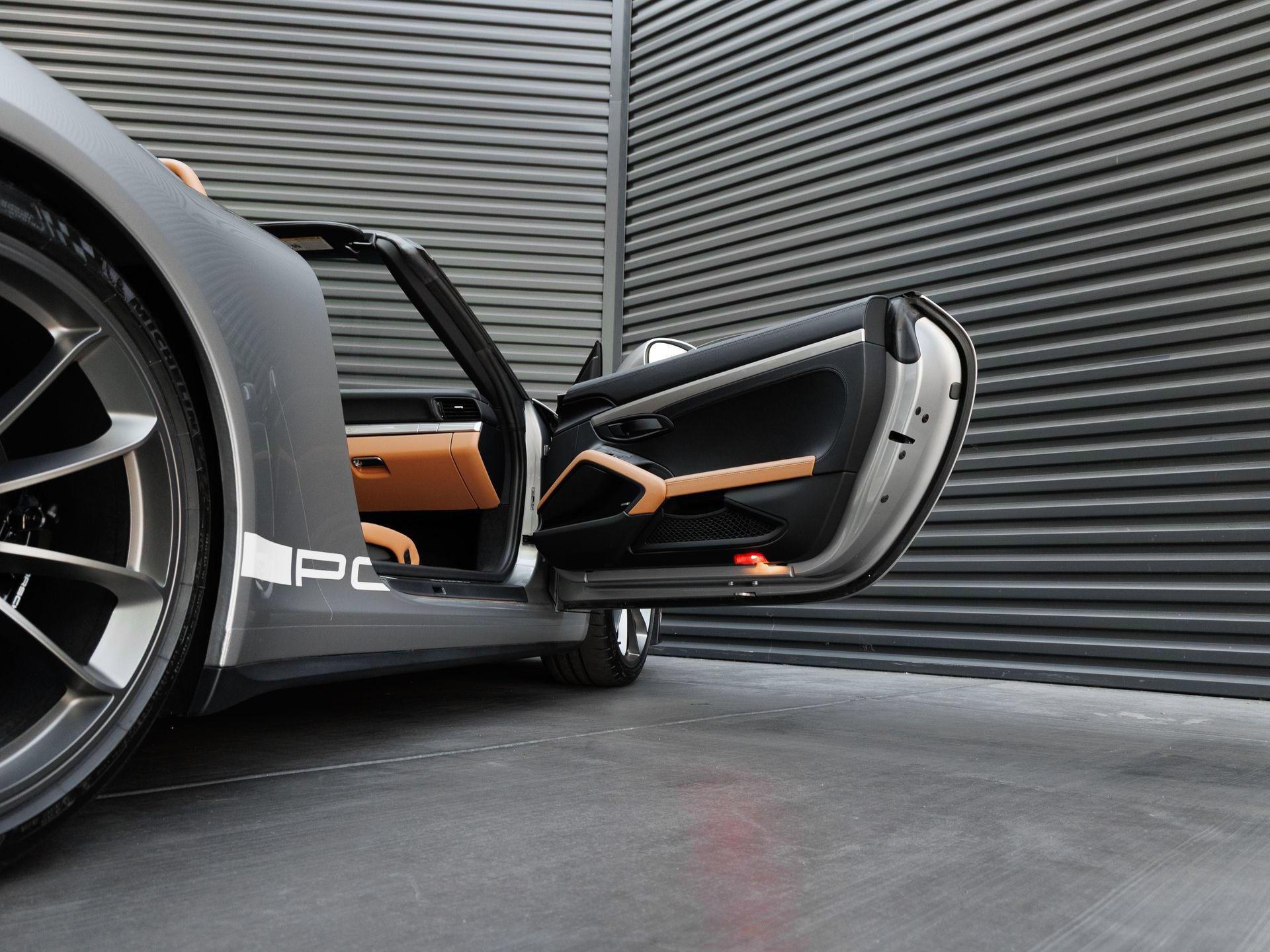 Certified 2019 Porsche 911 Speedster RWD image 35