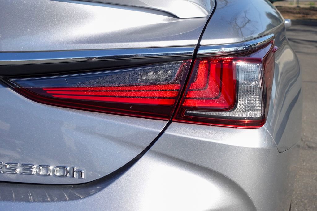 Used 2025 Lexus ES 300h w/ Premium Package image 6