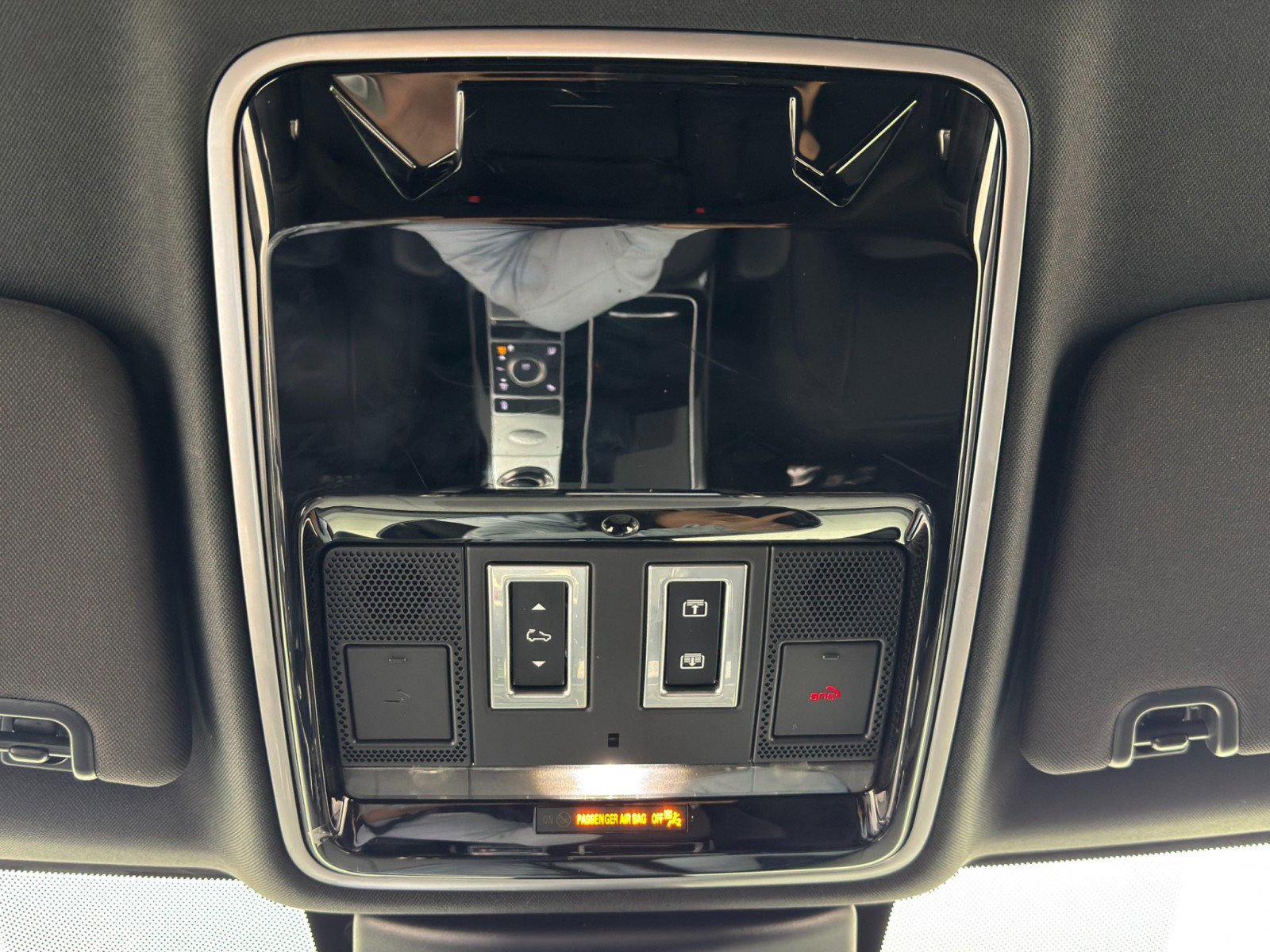 Used 2021 Land Rover Range Rover P525 Westminster Edition image 37