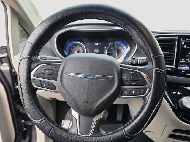 Used 2021 Chrysler Pacifica Touring-L image 24