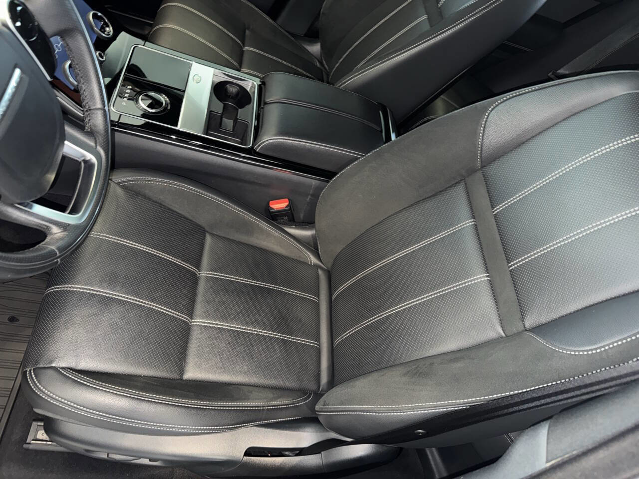 Used 2019 Land Rover Range Rover Velar R-Dynamic SE image 31