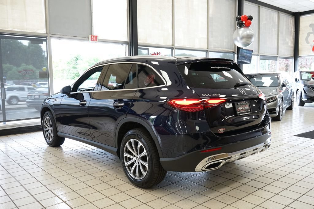 Used 2024 Mercedes-Benz GLC 300 4MATIC image 4