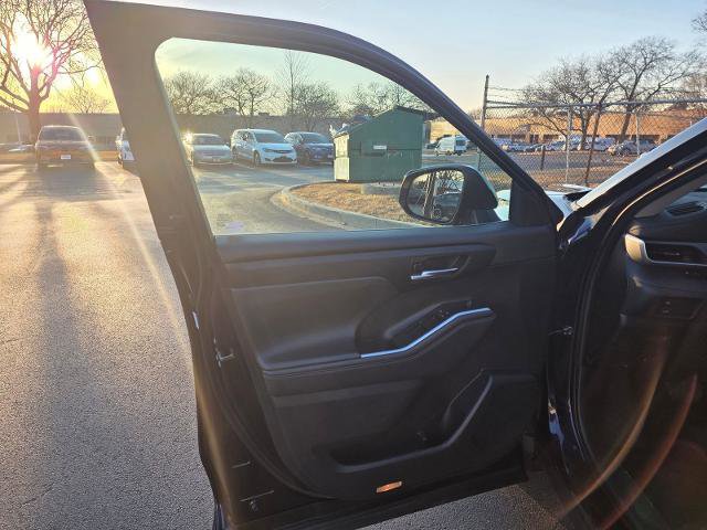 Used 2022 Toyota Highlander XLE image 14