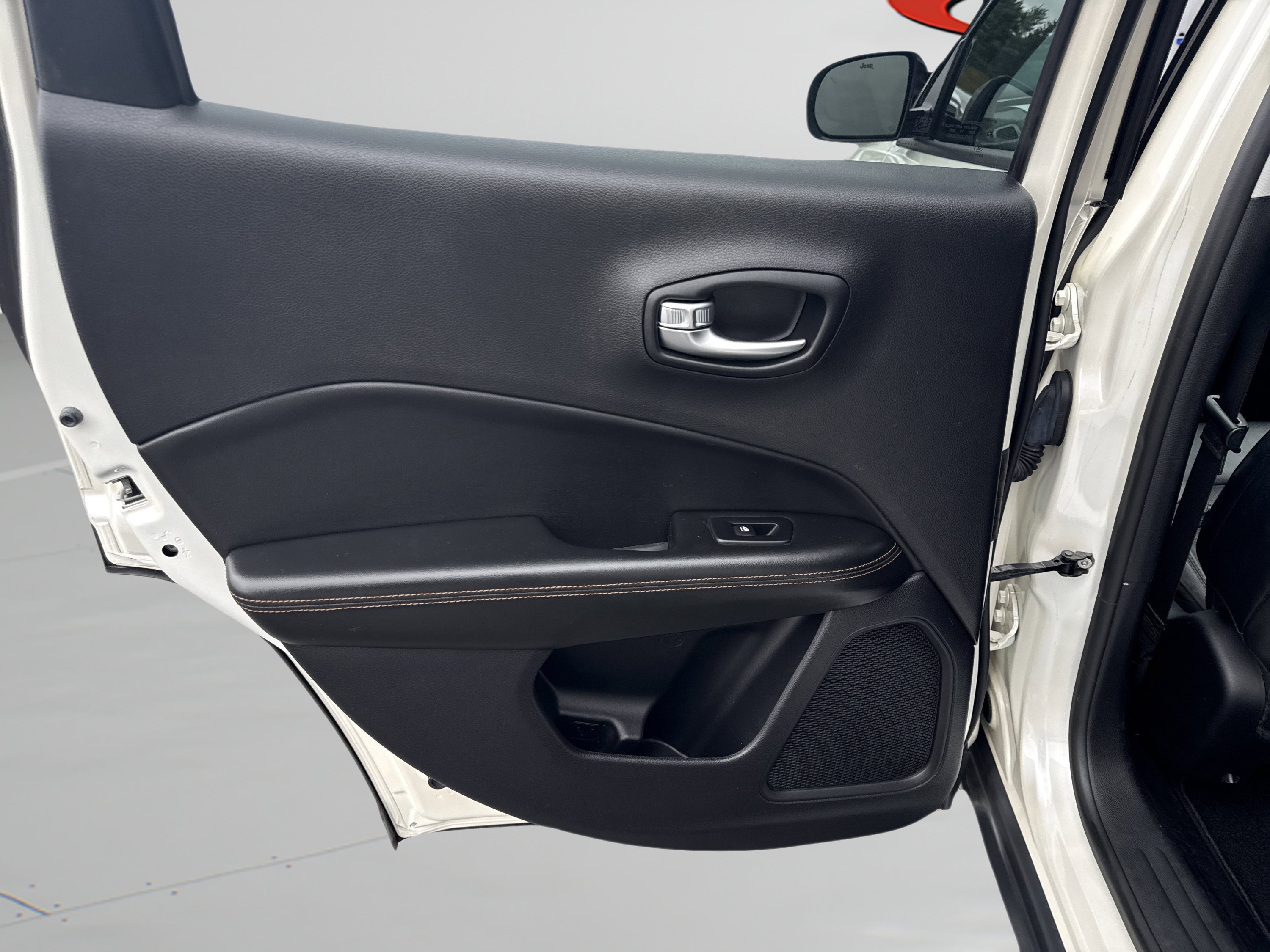 Used 2018 Jeep Compass Limited w/ Navigation Group image 8